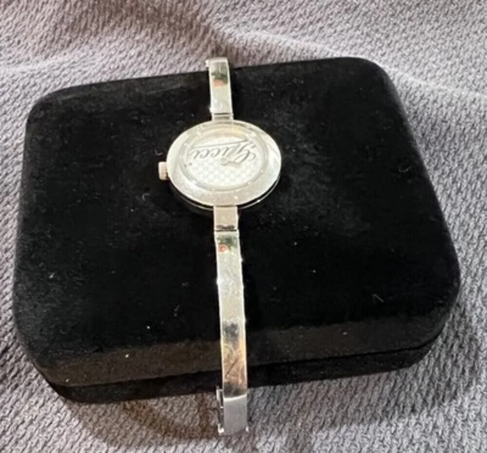 Authentic Gucci Women’s Bangle Watch Model 105 Ladies ETA Swiss Mov. - Picture 3 of 9